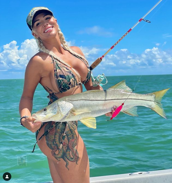 13 Times Babes Made Fishing GREAT